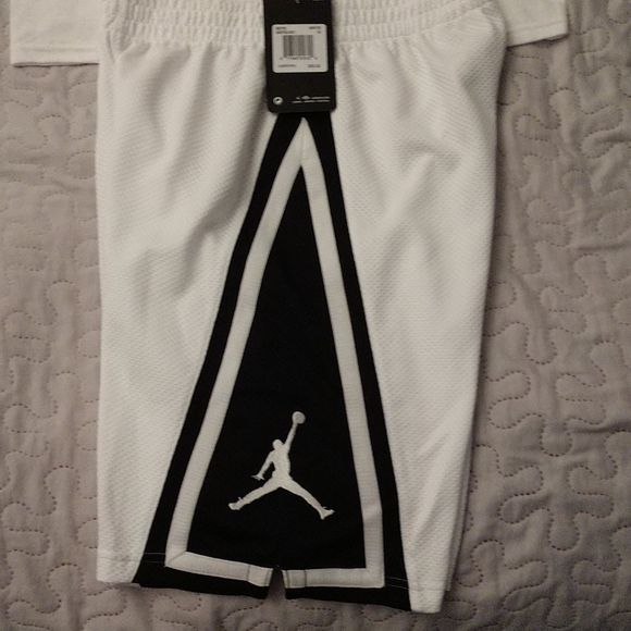 Youth JORDAN set & graphic tee shirt - Picture 2 of 5